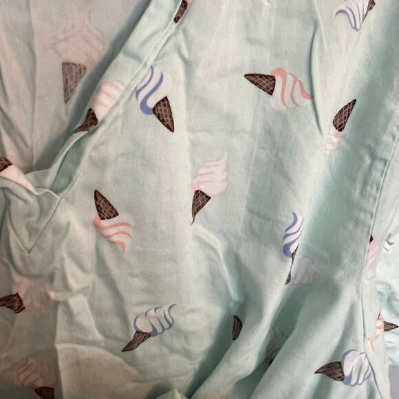 White Cross Ice Cream Cone Scrub Top Plus Size XXL - Picture 8 of 8